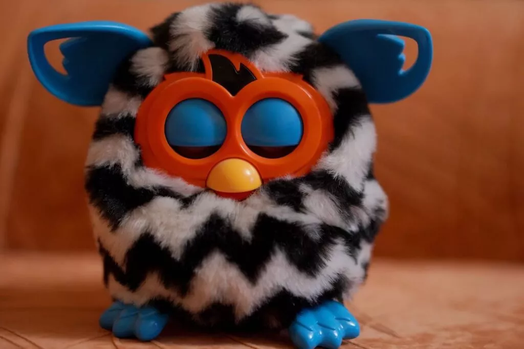 Furby et ChatGPT, une alliance démoniaque inattendue - L'Entente